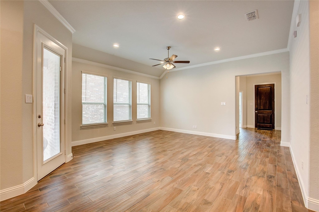 820 10th Street - Photo 16