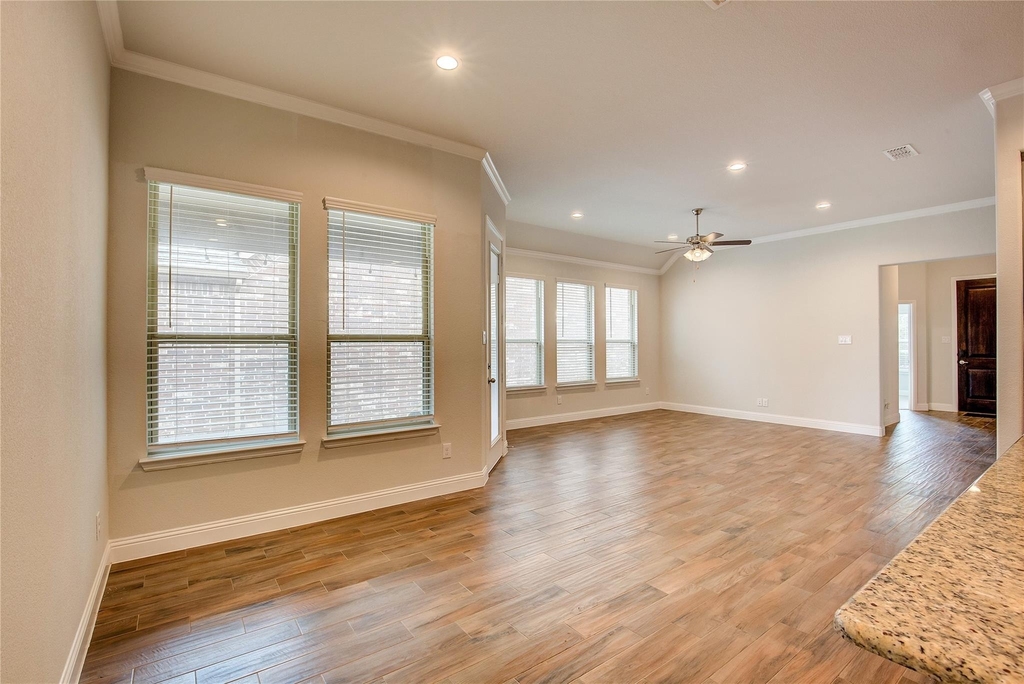 820 10th Street - Photo 31