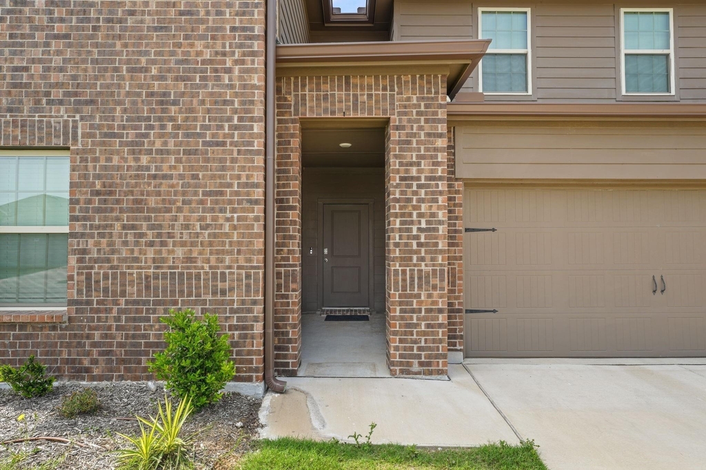 728 Fueller Drive - Photo 1