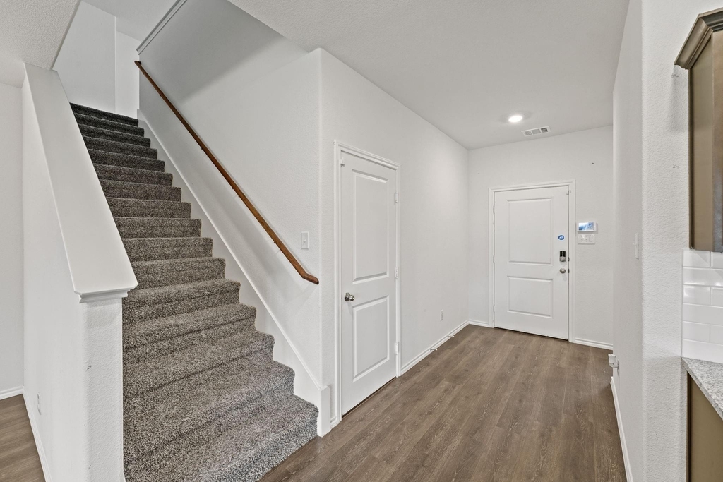 728 Fueller Drive - Photo 2