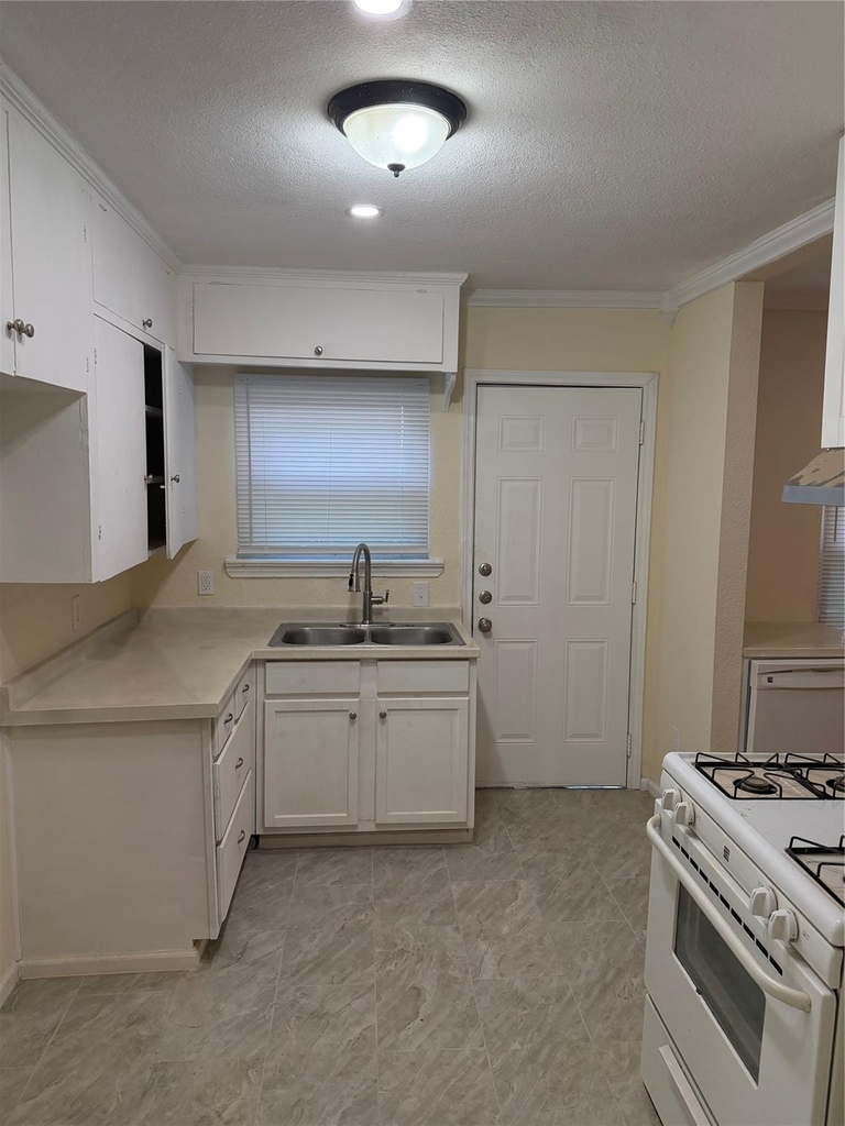 628 Cedar Drive - Photo 2