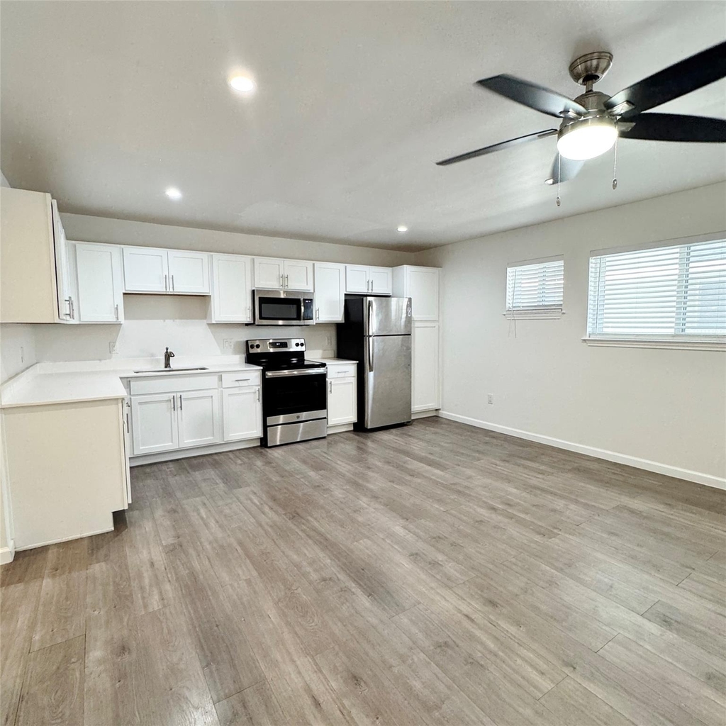 5010 San Jacinto Street - Photo 2