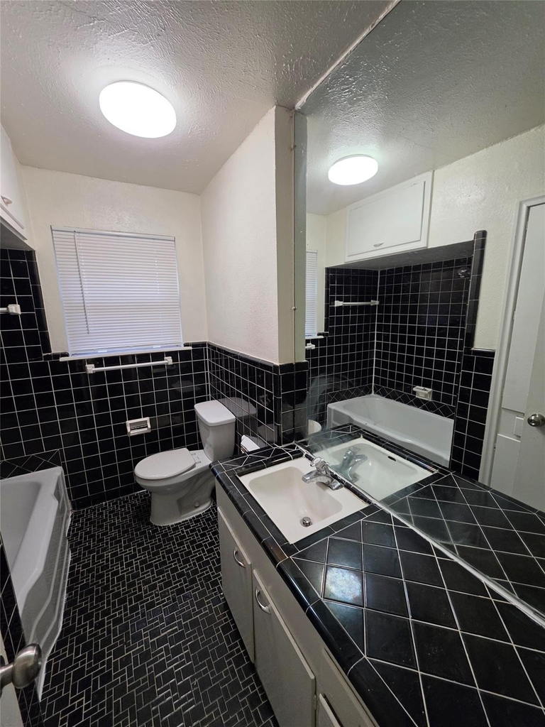 5415 Spruce View Drive - Photo 6