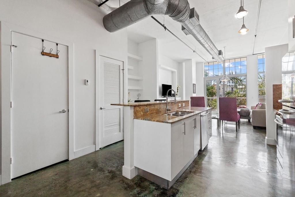 180 Ne 4th Avenue - Photo 2