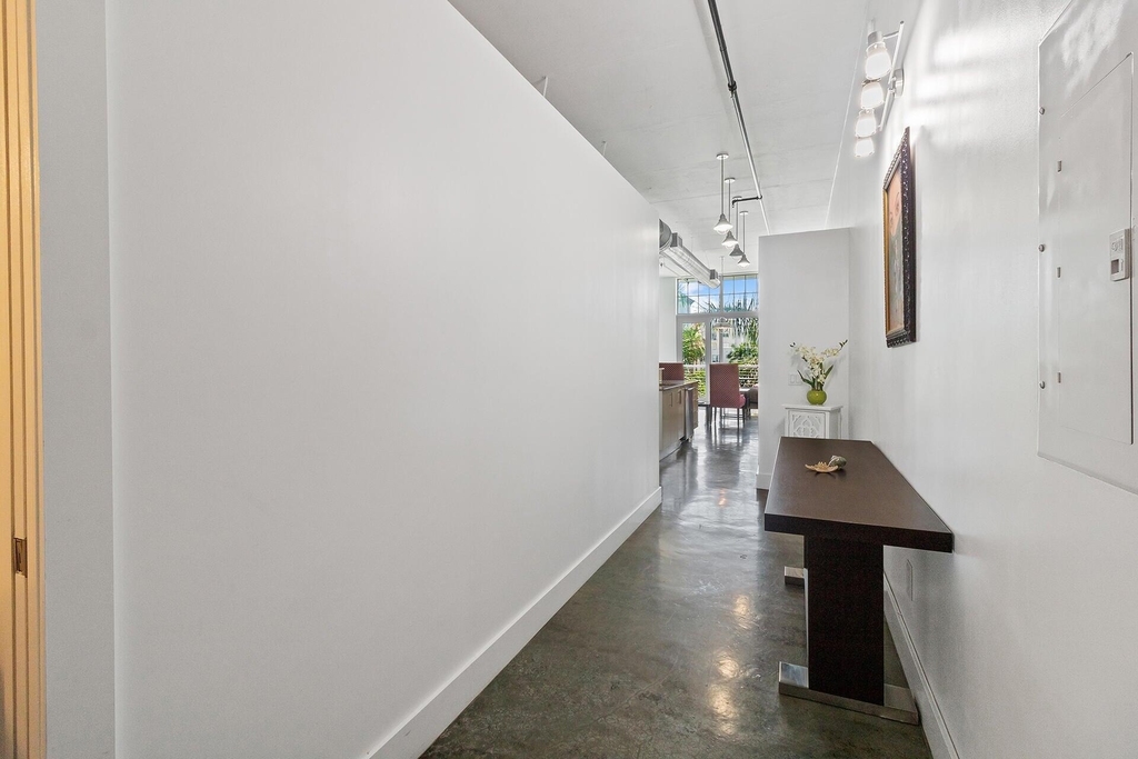 180 Ne 4th Avenue - Photo 1