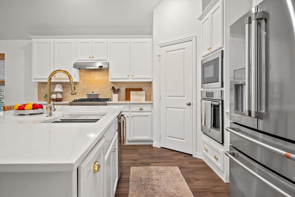 2204 Saratoga Drive - Photo 8