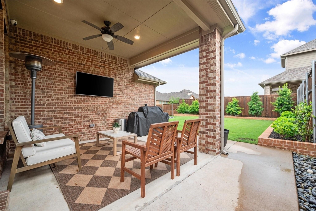 2204 Saratoga Drive - Photo 3