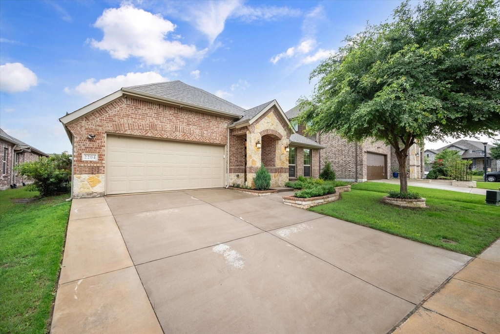 2204 Saratoga Drive - Photo 2