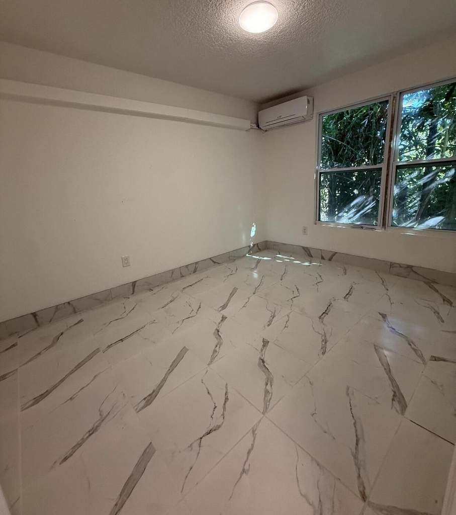 1652 Madison Street - Photo 2