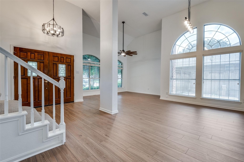 562 Mercer Street - Photo 5