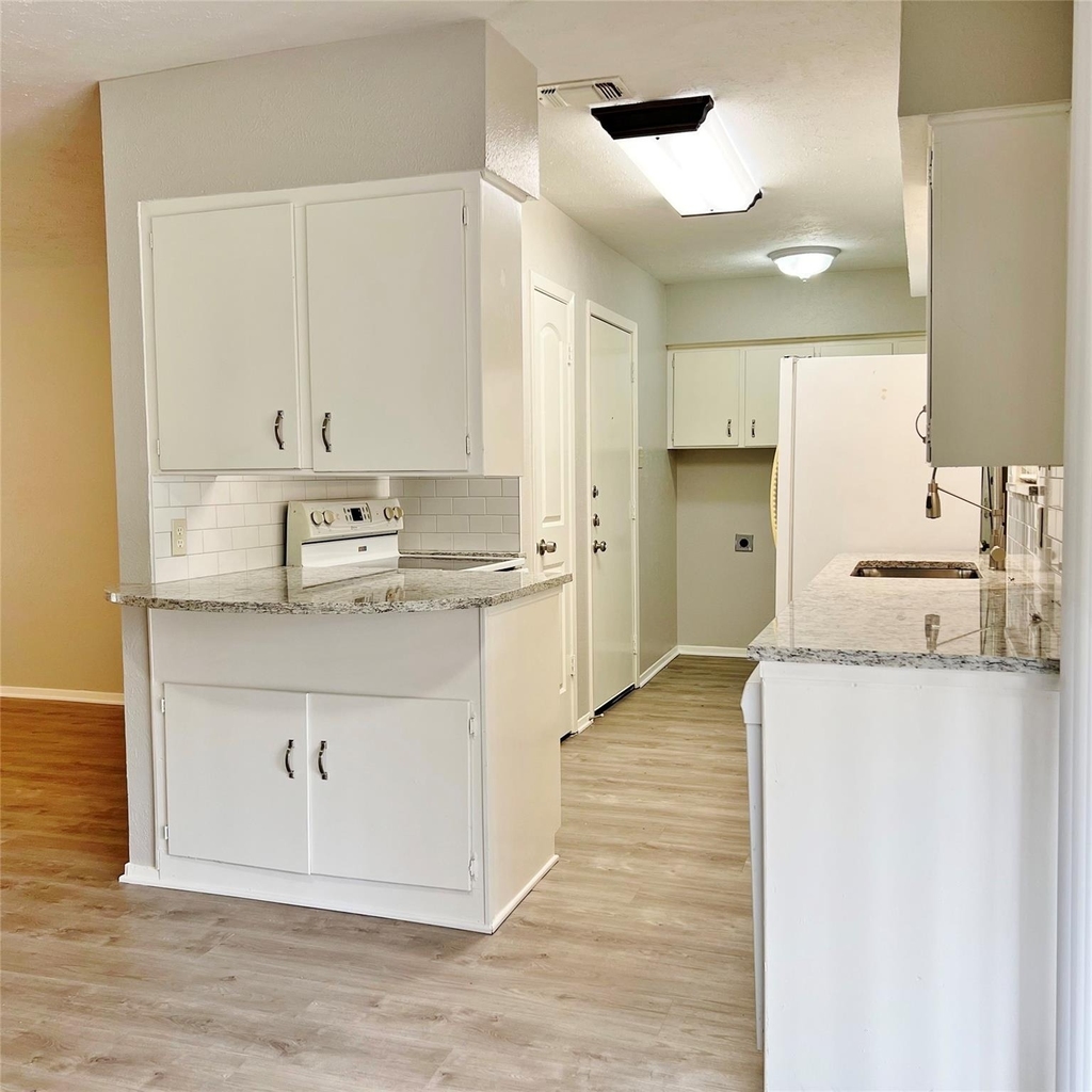 1420 Hillside Drive - Photo 3
