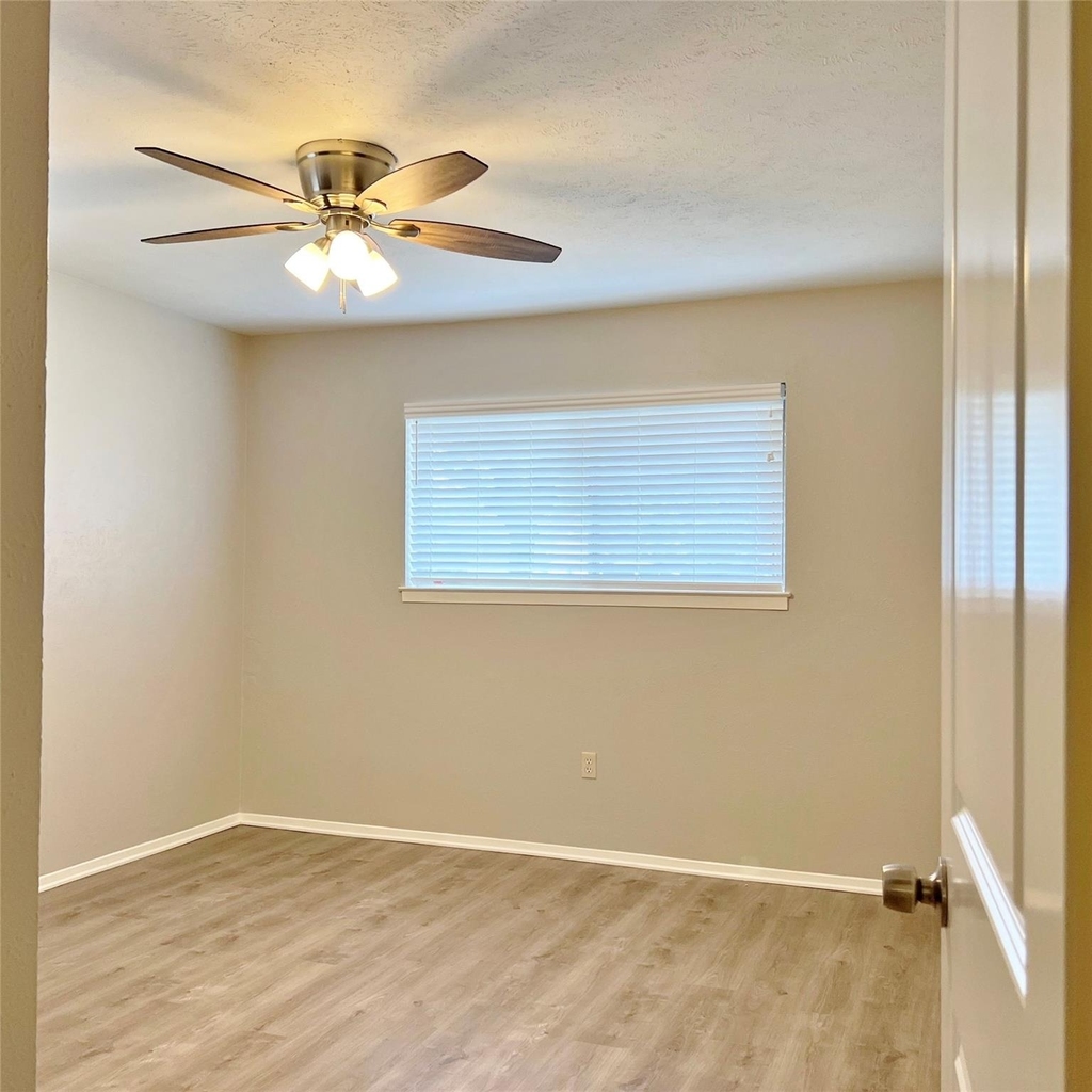 1420 Hillside Drive - Photo 6