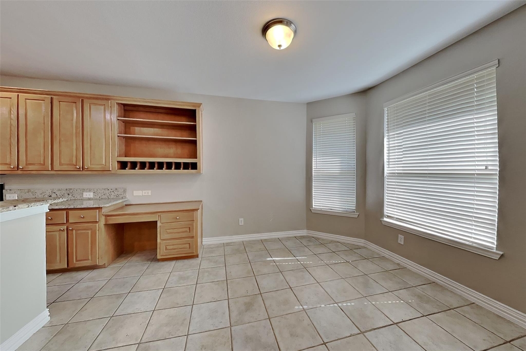 1285 Shores Boulevard - Photo 2