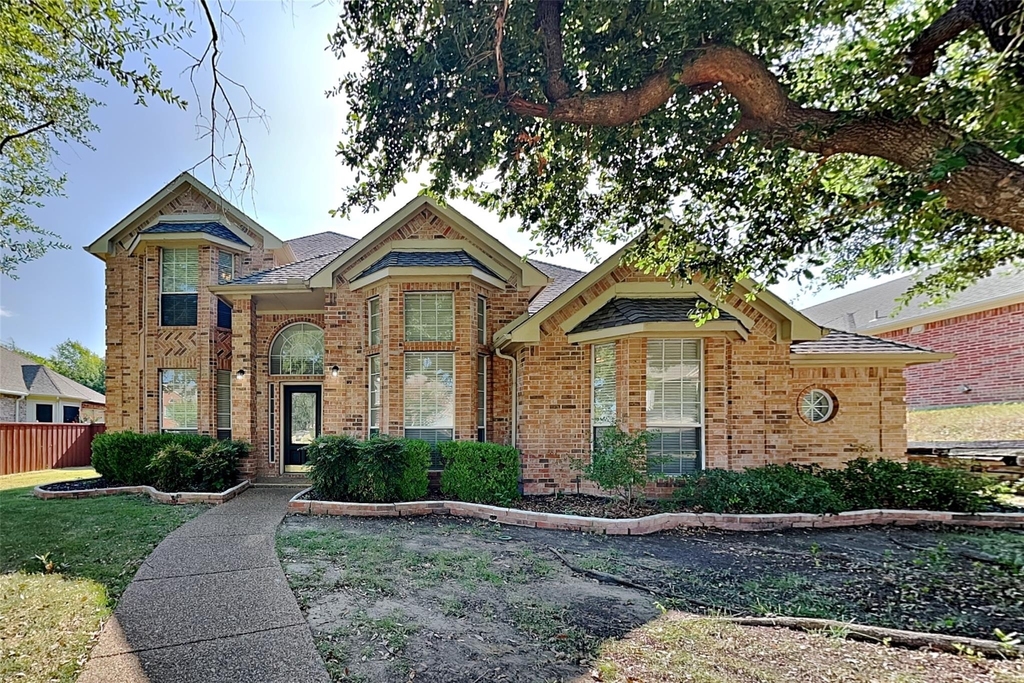 1285 Shores Boulevard - Photo 0