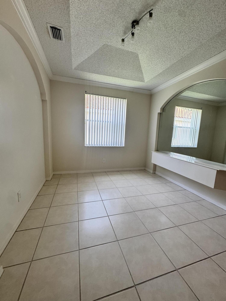 10895 Fillmore Drive - Photo 4