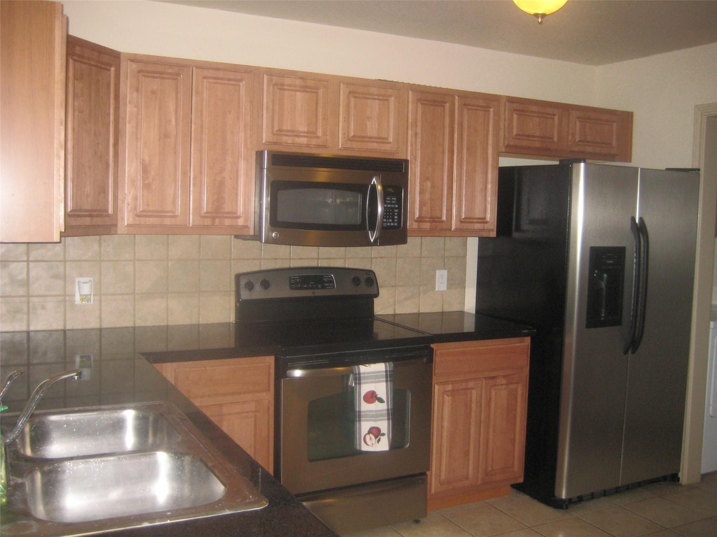 12660 Bay Avenue - Photo 2