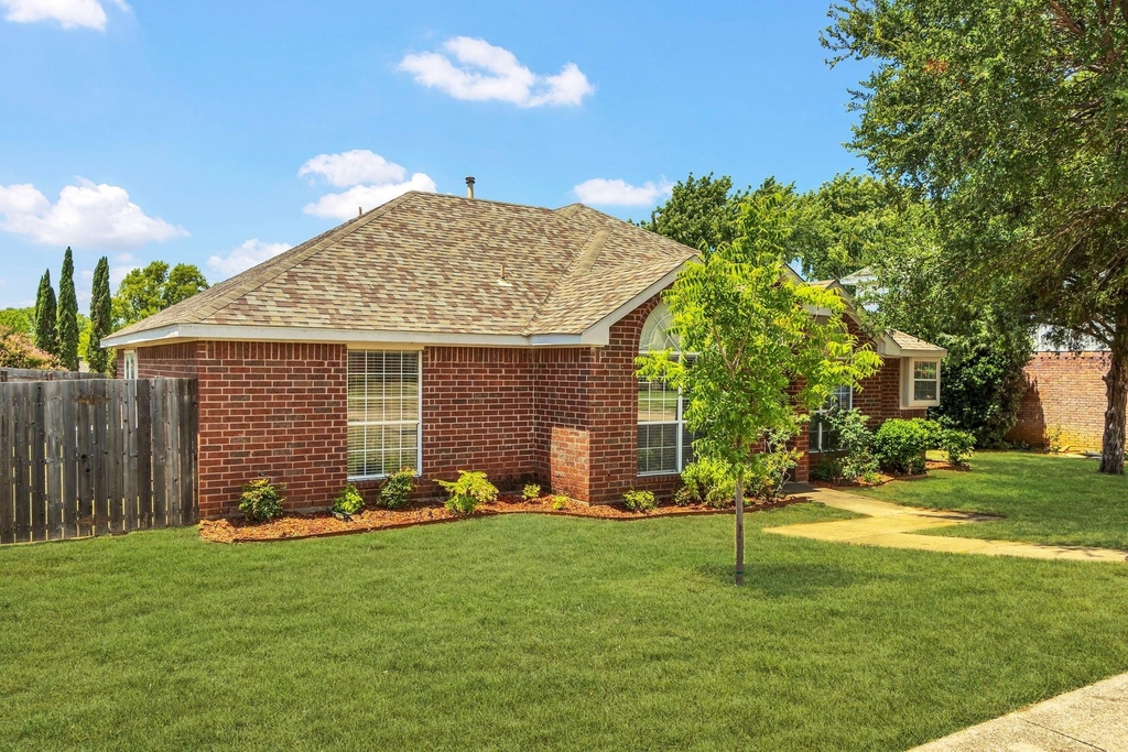 2140 Teal Court - Photo 2
