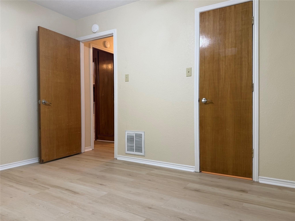 1058 E Jefferson Street - Photo 4