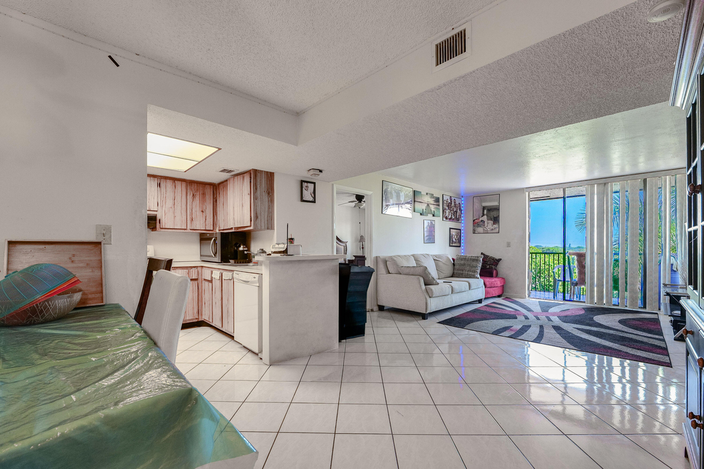 5570 Nw 44th Street - Photo 4