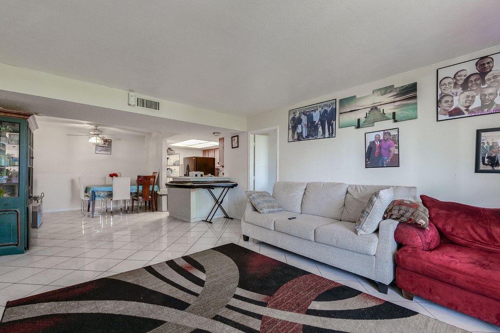 5570 Nw 44th Street - Photo 2