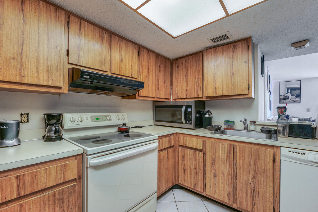 5570 Nw 44th Street - Photo 7