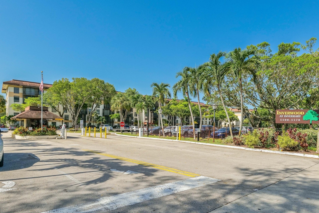 5570 Nw 44th Street - Photo 28