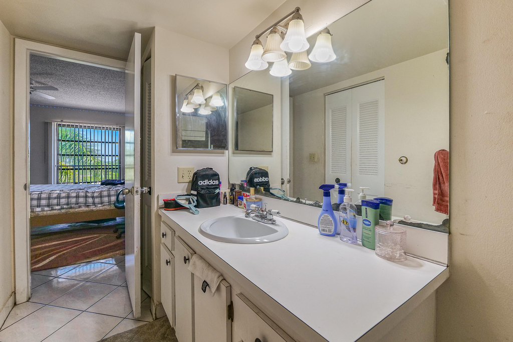 5570 Nw 44th Street - Photo 17