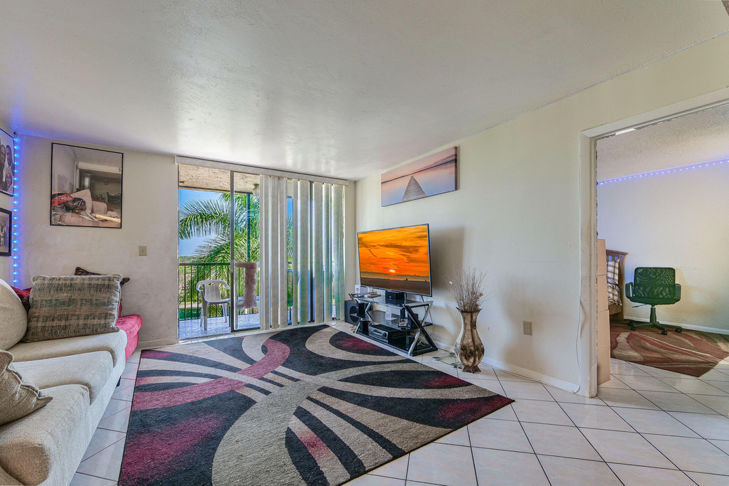 5570 Nw 44th Street - Photo 5