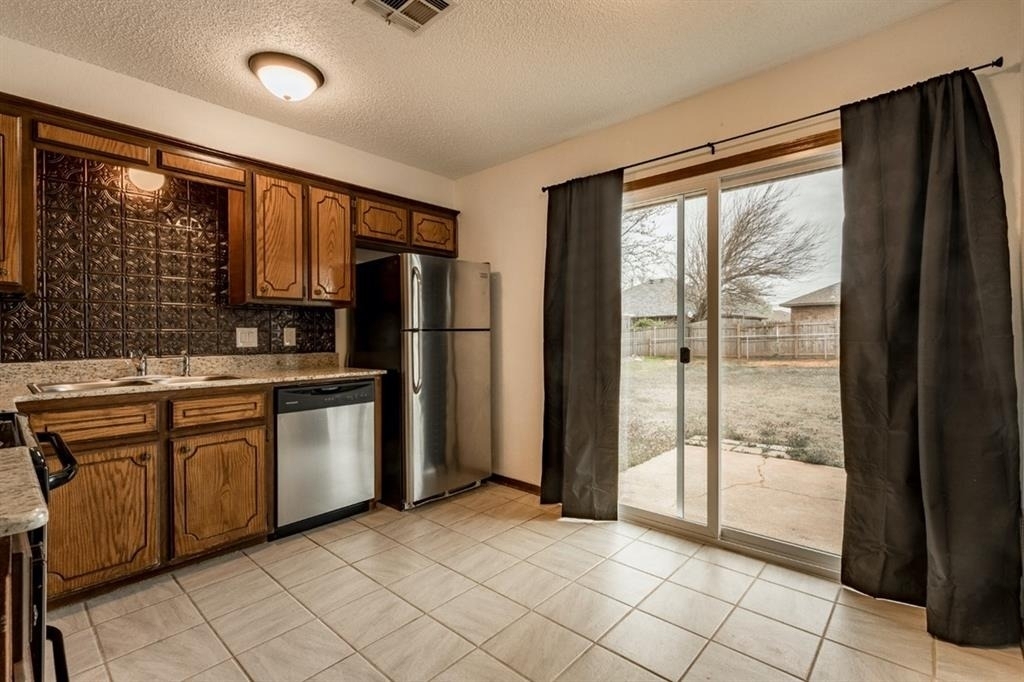 722 W Perry Drive - Photo 3