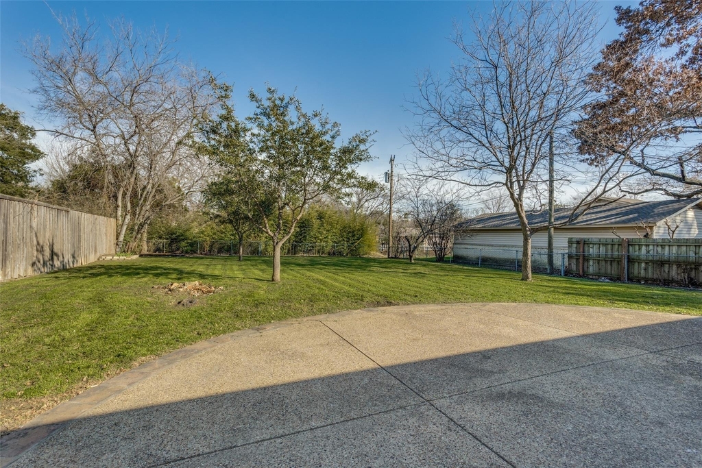 1606 W Shore Drive - Photo 24