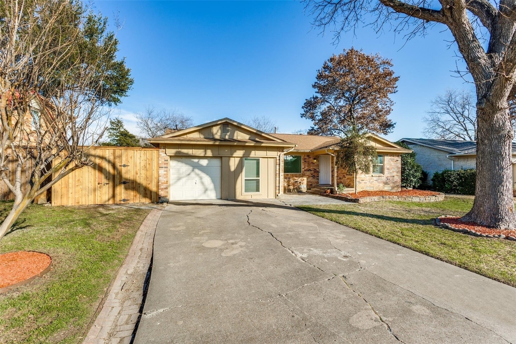1606 W Shore Drive - Photo 1