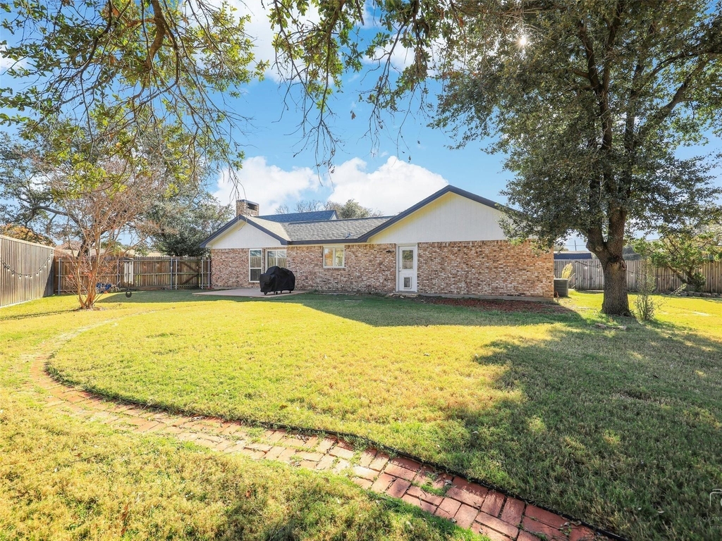 3913 Knob Hill Drive - Photo 10