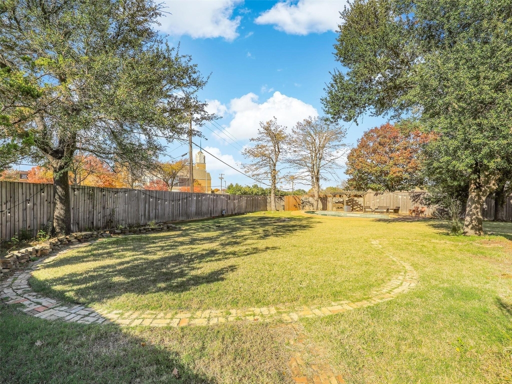 3913 Knob Hill Drive - Photo 11