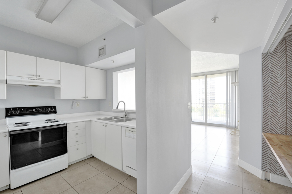 3020 Ne 32nd Avenue - Photo 6