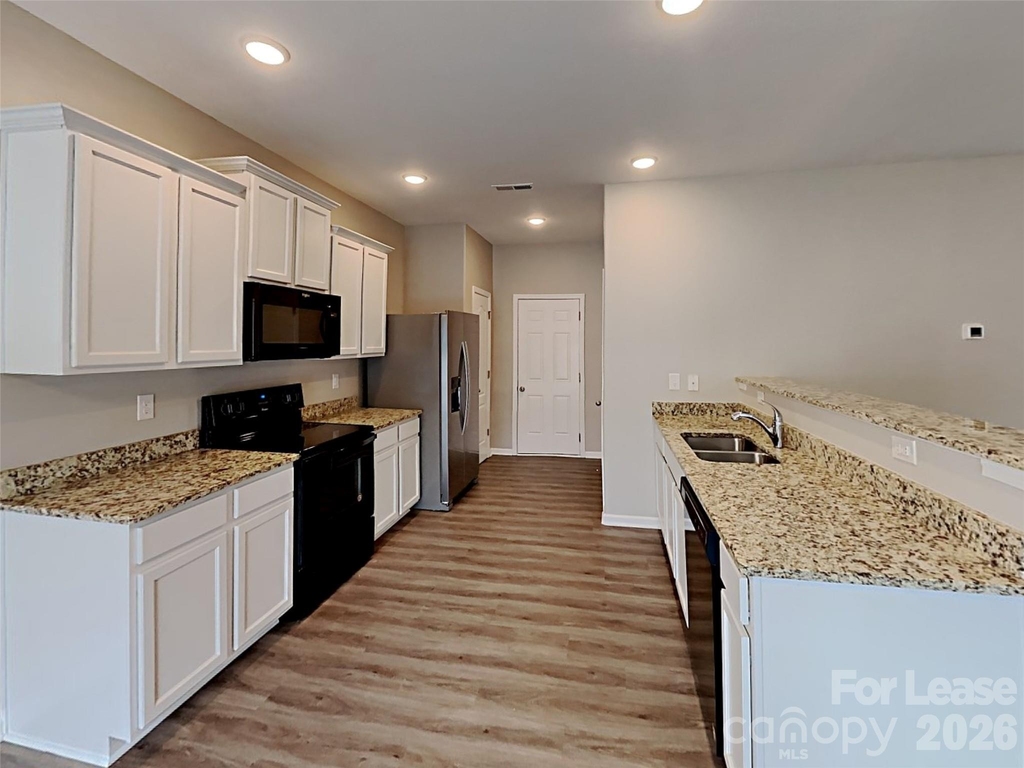 1372 Waylon Avenue - Photo 1