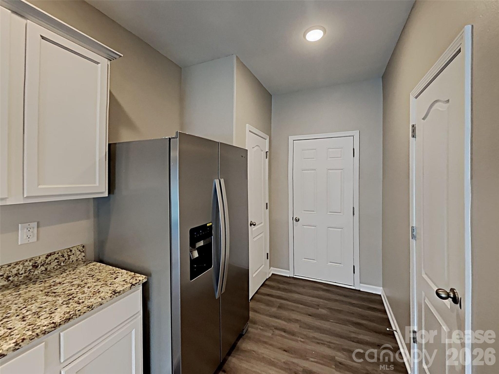 1372 Waylon Avenue - Photo 3