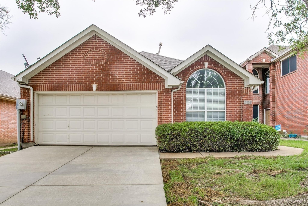 2103 Amherst Drive - Photo 1