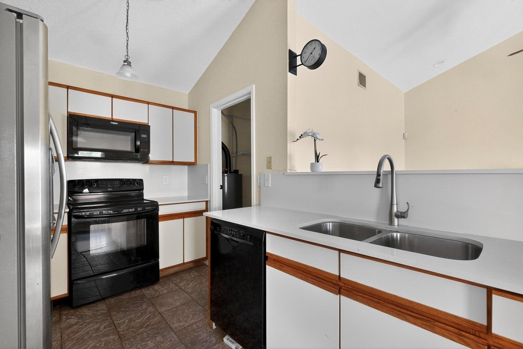 936 Sugarberry Drive - Photo 3