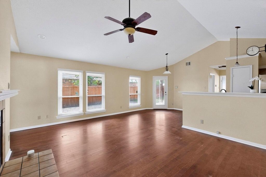 936 Sugarberry Drive - Photo 2