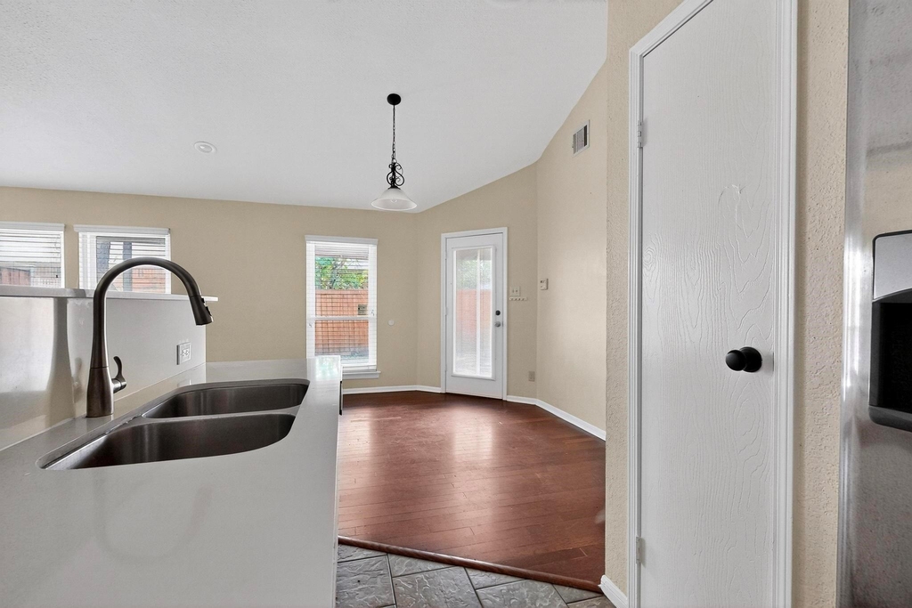 936 Sugarberry Drive - Photo 5