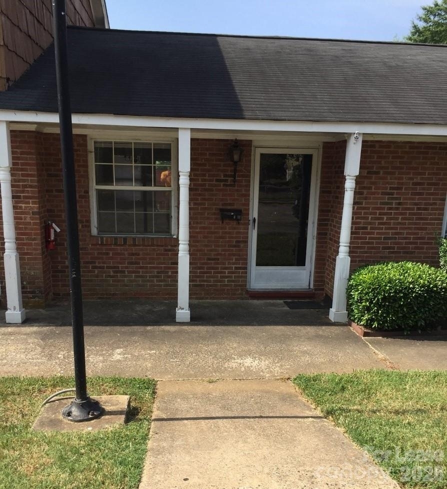505 Warren Street W - Photo 2