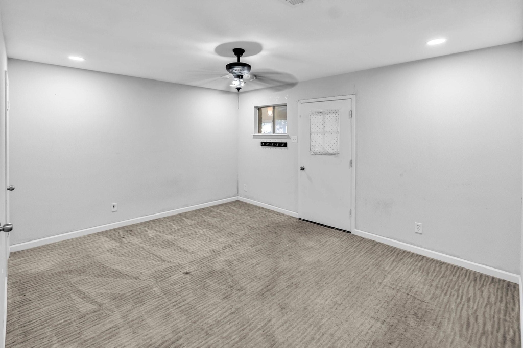 1400 Moss Rose Circle - Photo 19