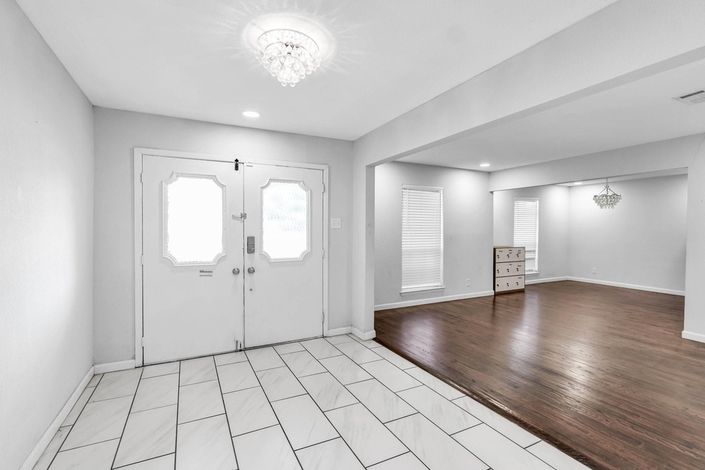 1400 Moss Rose Circle - Photo 5