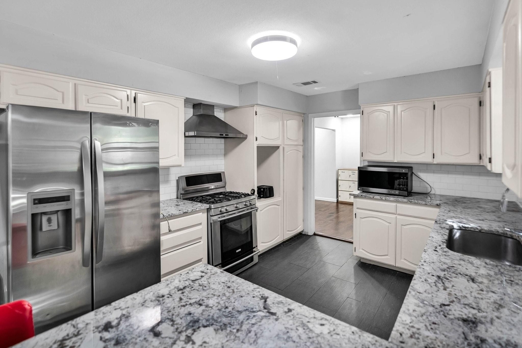 1400 Moss Rose Circle - Photo 14