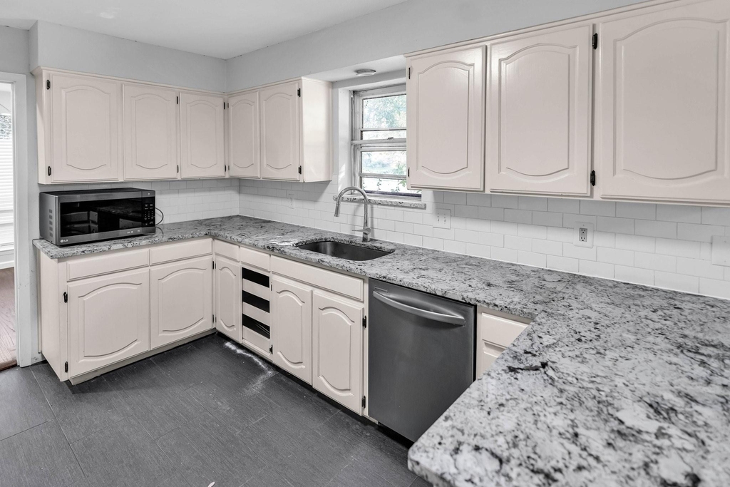 1400 Moss Rose Circle - Photo 16
