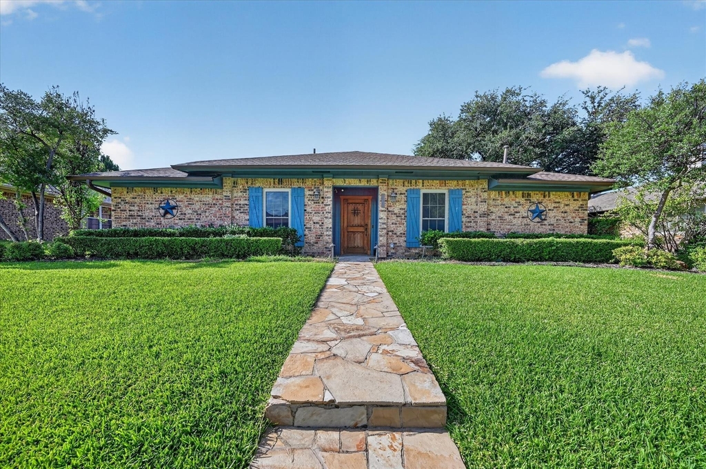 2516 Lawnview Drive - Photo 1