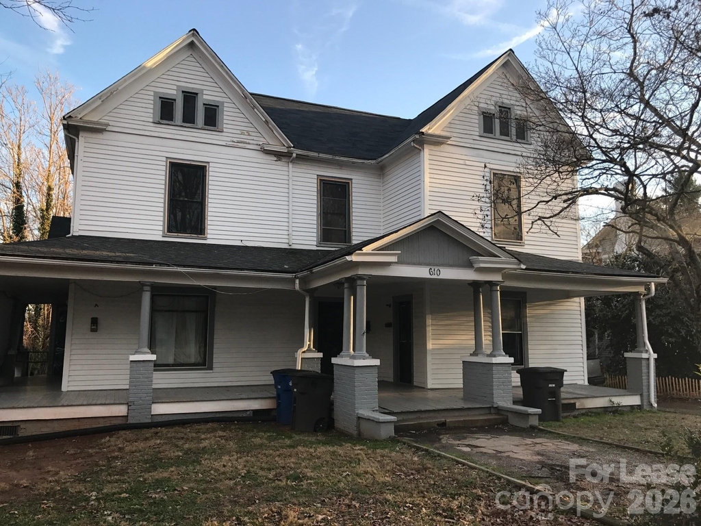 610 Davie Avenue - Photo 0