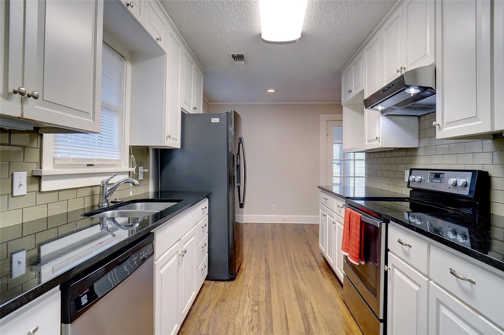 3201 Cockrell Avenue - Photo 17