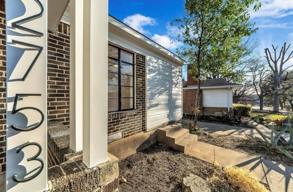 2753 El Tivoli Drive - Photo 0