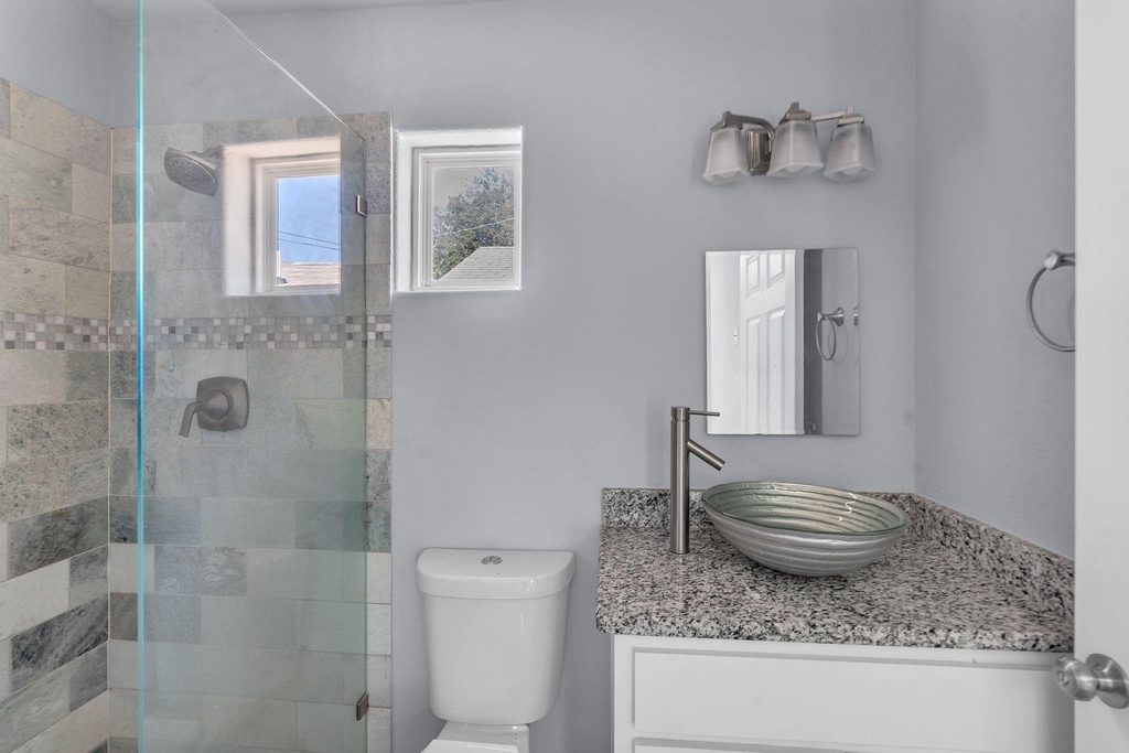 2933 S Hills Avenue - Photo 11
